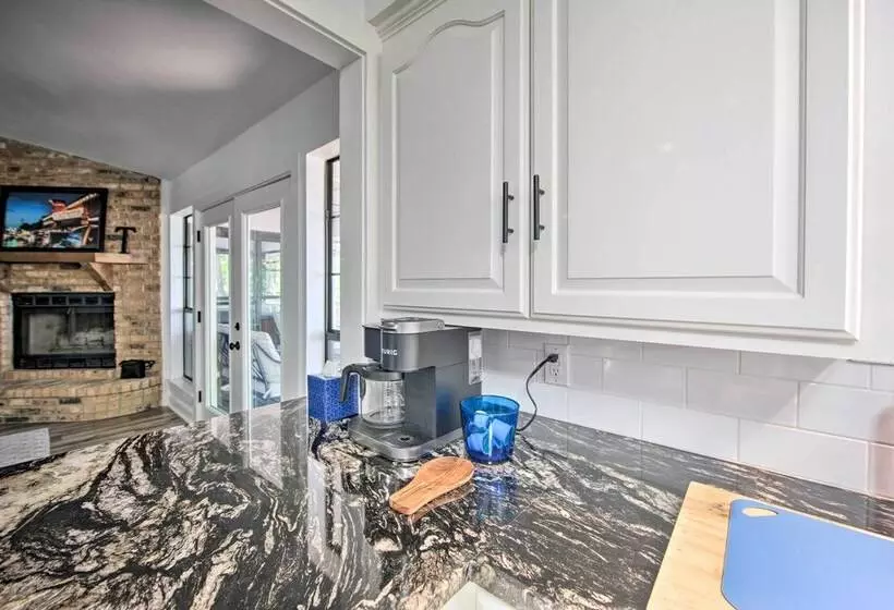 Luxe Lakehouse W/ Sunset Views On Lake Palestine!