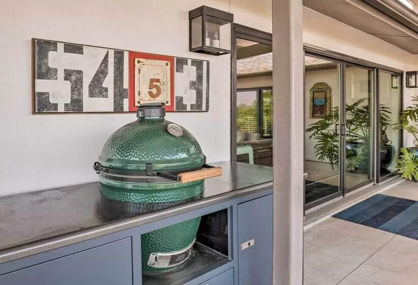 Luxe Mid Century Austin Home W/ Canyon Views