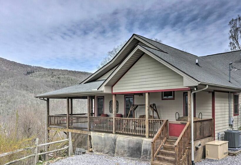 Maggie Valley Home W/ Mtn Views & Screened Porch!