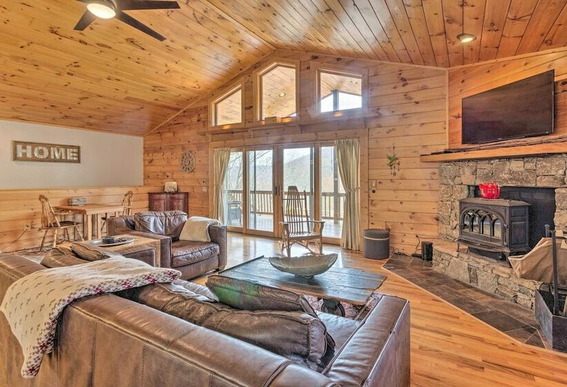 Maggie Valley Home W/ Mtn Views & Screened Porch!
