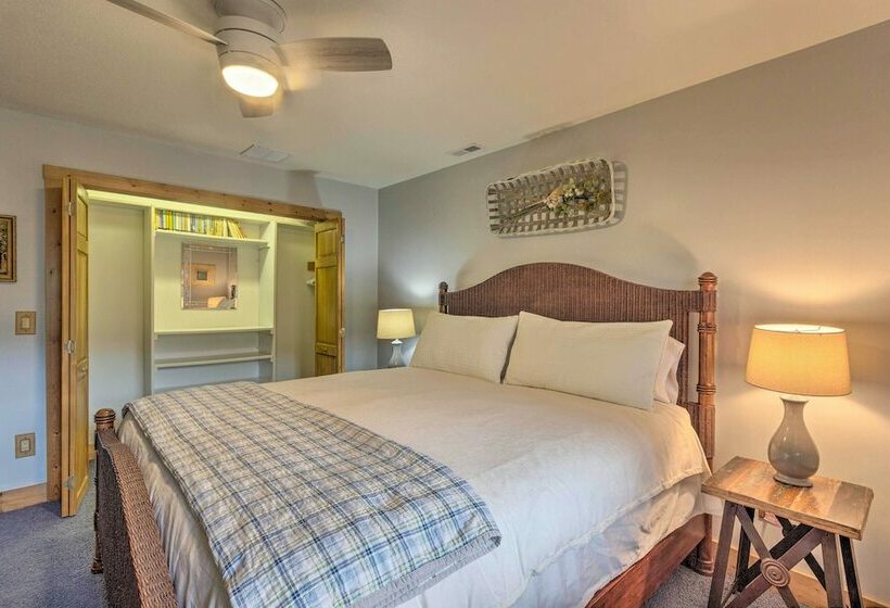 Maggie Valley Home W/ Mtn Views & Screened Porch!