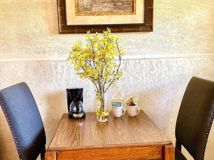 Mountain Harbor Queen Guest Room On Lake Ouachita By Redawning