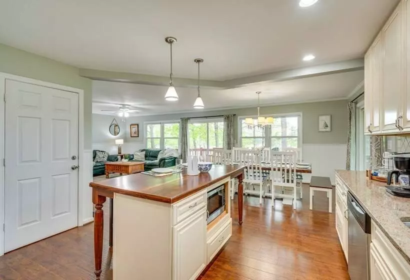 North Carolina Retreat   Deck, Grills & Lake Views