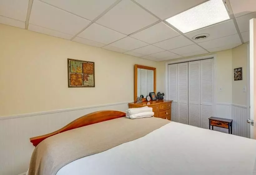 North Carolina Retreat   Deck, Grills & Lake Views