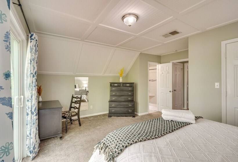 North Carolina Retreat Deck, Grills & Lake Views