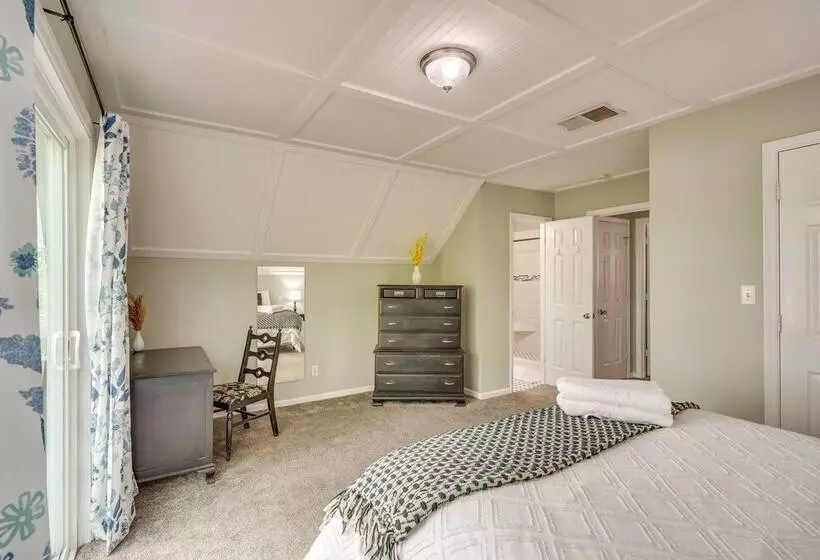 North Carolina Retreat   Deck, Grills & Lake Views