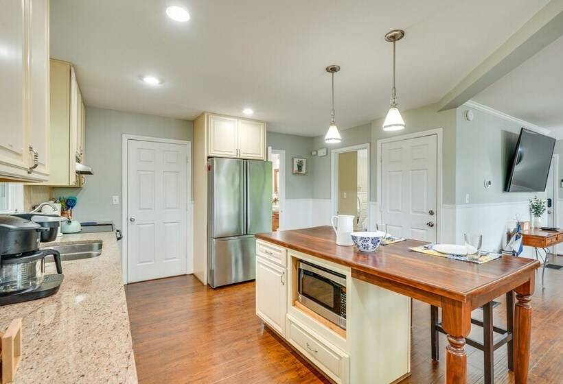 North Carolina Retreat Deck, Grills & Lake Views