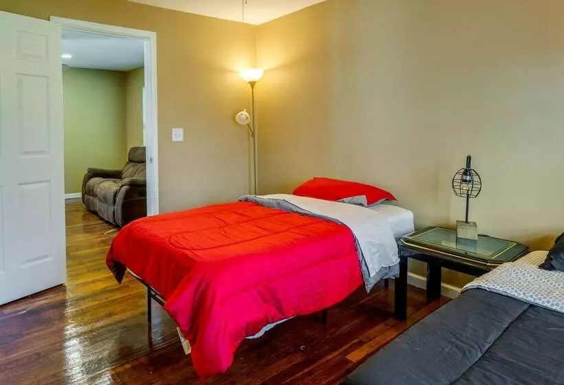 Pet Friendly Victoria Home   Kayak, Fish & Golf!