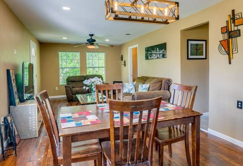 Pet Friendly Victoria Home Kayak, Fish & Golf!