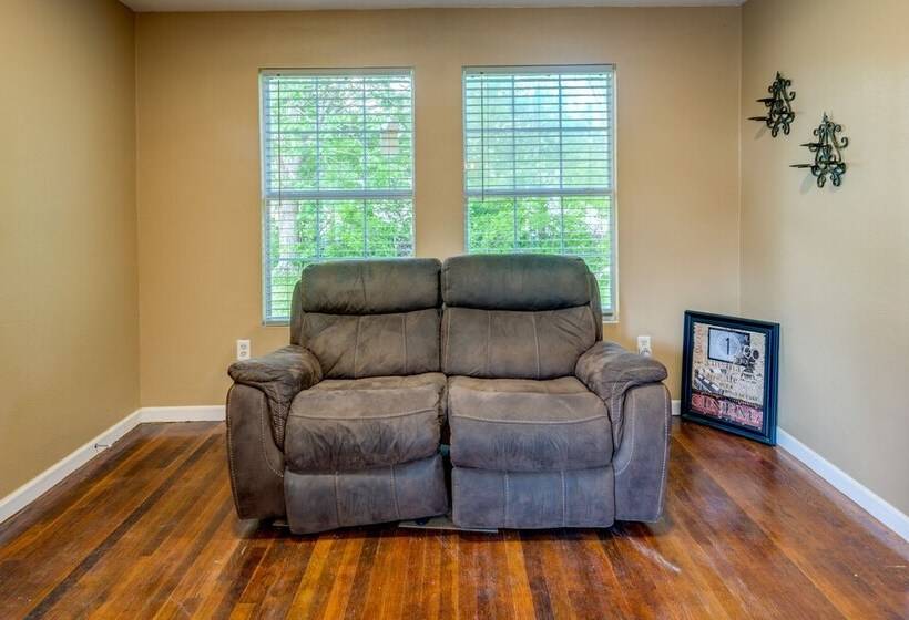 Pet Friendly Victoria Home Kayak, Fish & Golf!