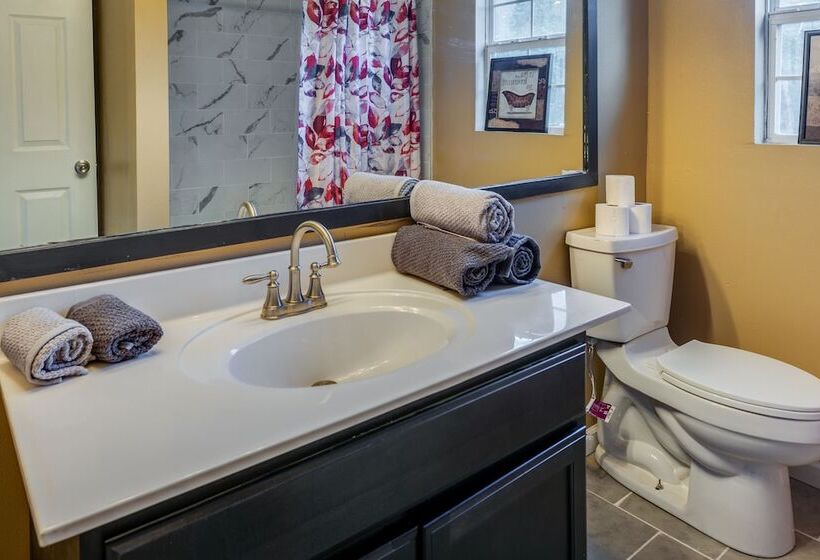 Pet Friendly Victoria Home Kayak, Fish & Golf!