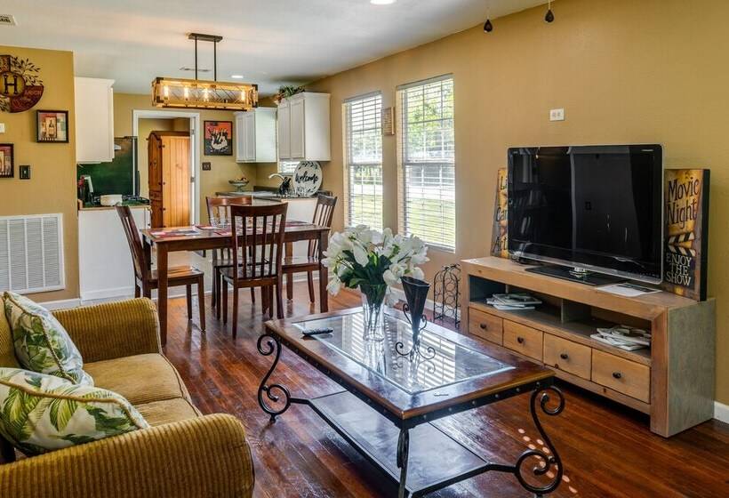 Pet Friendly Victoria Home Kayak, Fish & Golf!