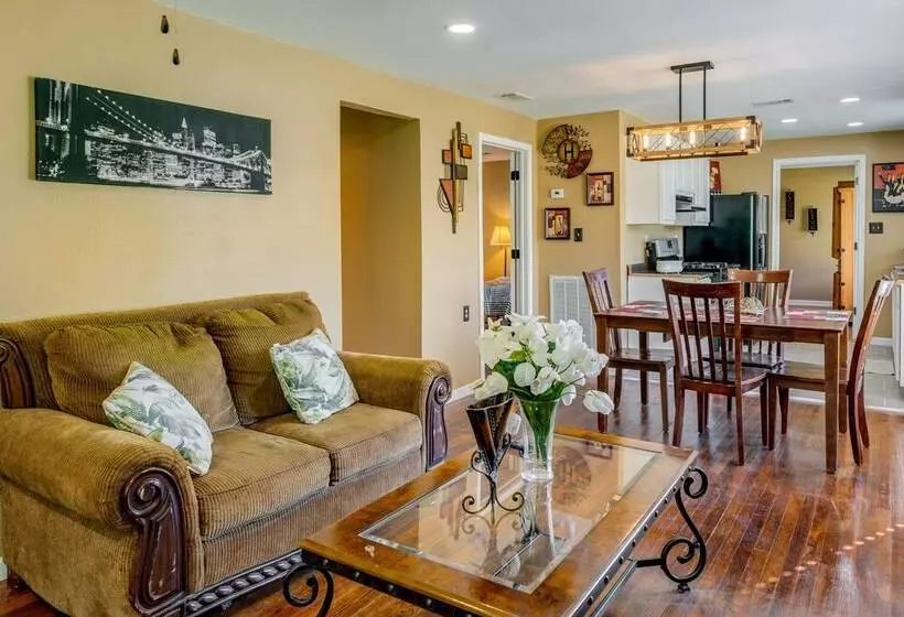 Pet Friendly Victoria Home   Kayak, Fish & Golf!