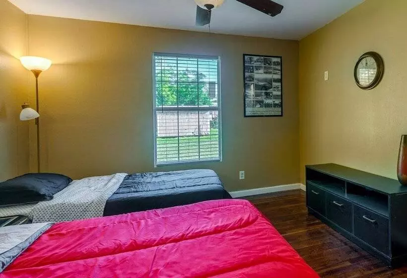 Pet Friendly Victoria Home   Kayak, Fish & Golf!