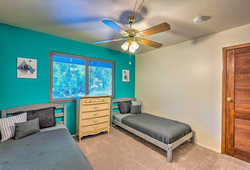 Private Family Getaway: Walk To Scotts Flat!