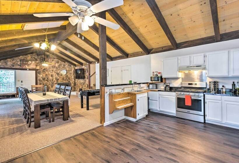 Private Family Getaway: Walk To Scotts Flat!