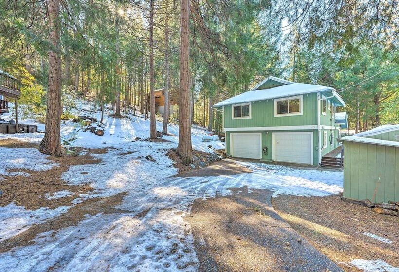 Private Family Getaway: Walk To Scotts Flat!