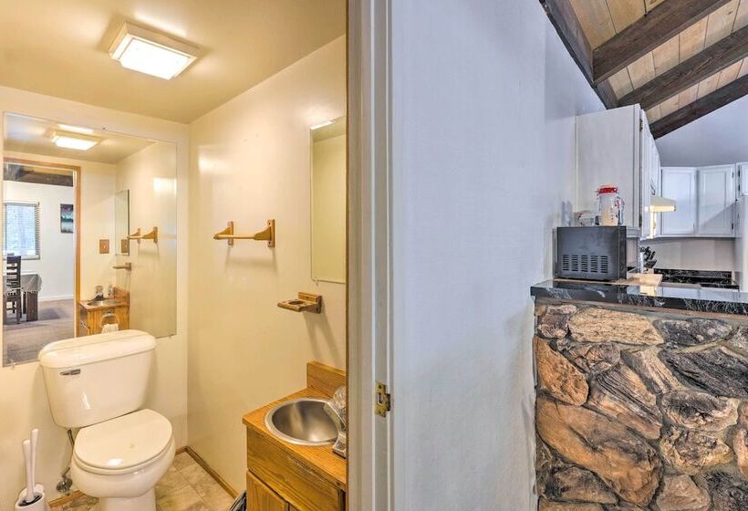 Private Family Getaway: Walk To Scotts Flat!