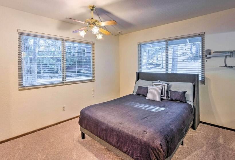 Private Family Getaway: Walk To Scotts Flat!