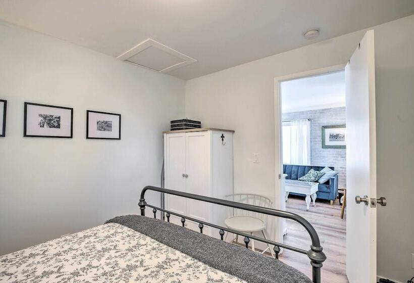 Quaint  Sur La Mer  Cottage W/ Deck, Fire Pit