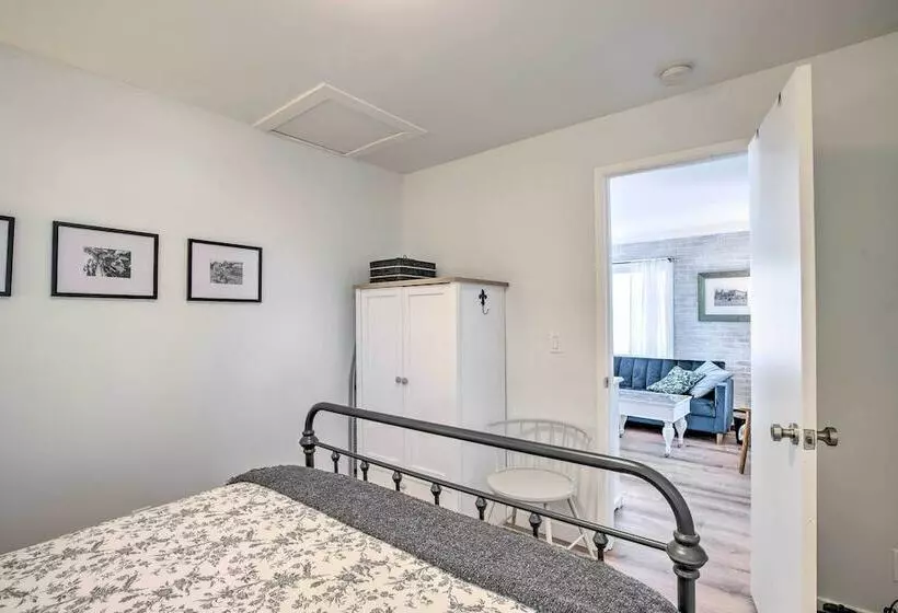 Quaint  Sur La Mer  Cottage W/ Deck, Fire Pit