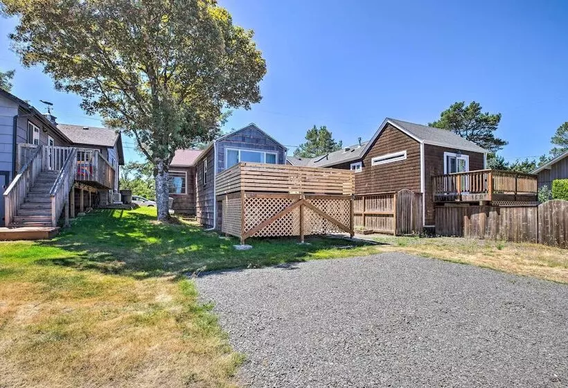 Quaint  Sur La Mer  Cottage W/ Deck, Fire Pit