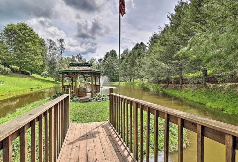 Mtn Views & Fire Pit: Rustic Piney Creek Cabin