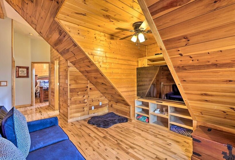 Mtn Views & Fire Pit: Rustic Piney Creek Cabin