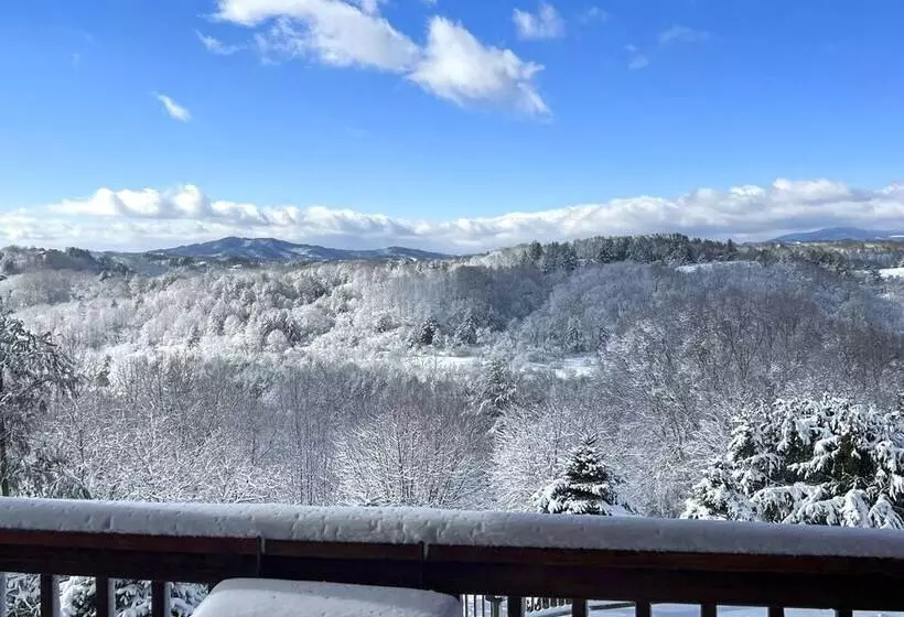 Mtn Views & Fire Pit: Rustic Piney Creek Cabin