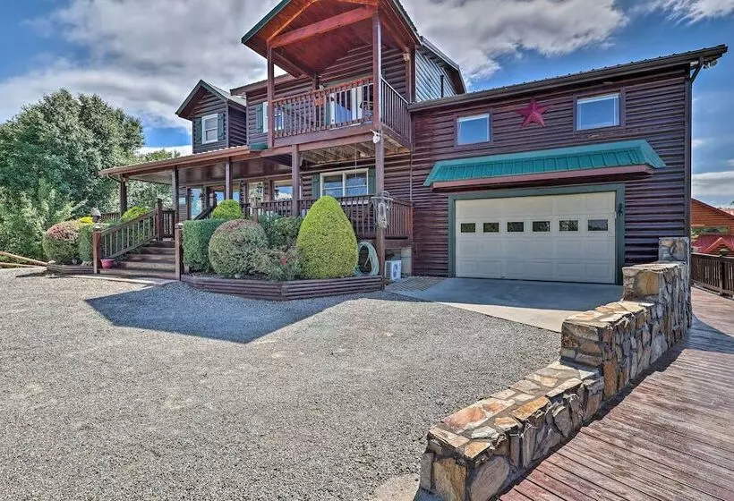 Mtn Views & Fire Pit: Rustic Piney Creek Cabin