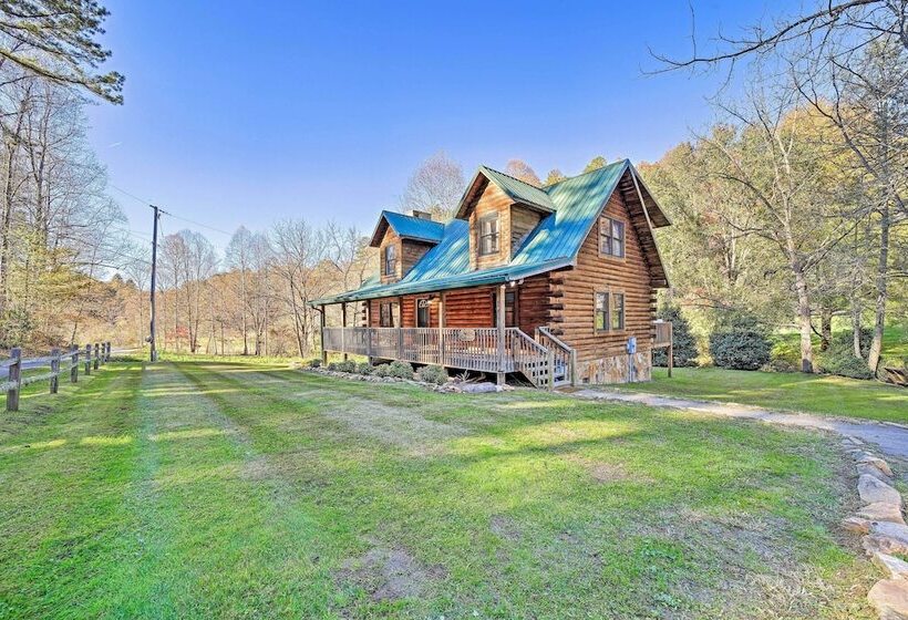Creekside Bryson City Cabin W/ Private Hot Tub