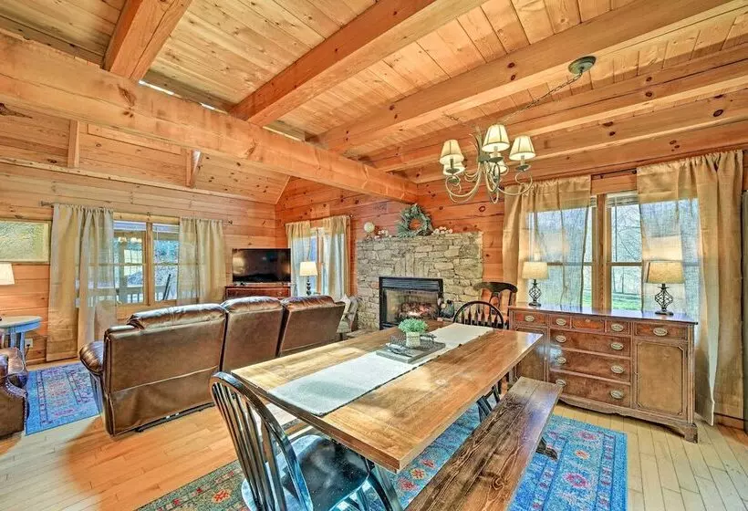 Creekside Bryson City Cabin W/ Private Hot Tub