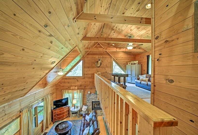 Creekside Bryson City Cabin W/ Private Hot Tub