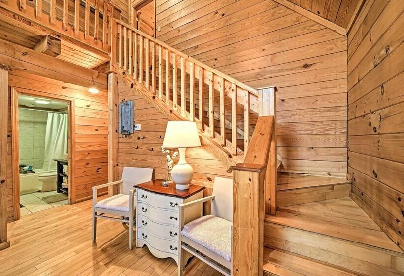 Creekside Bryson City Cabin W/ Private Hot Tub