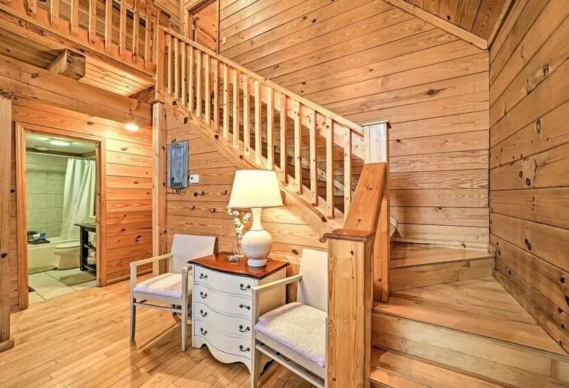 Creekside Bryson City Cabin W/ Private Hot Tub