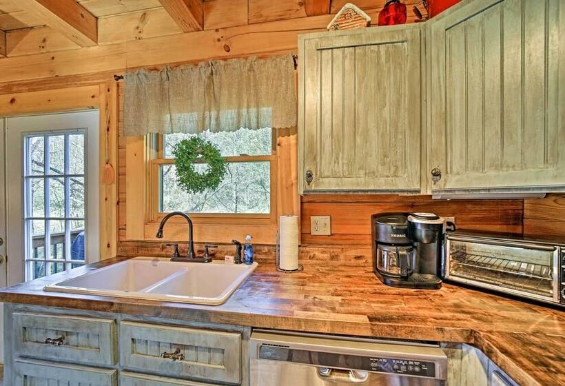 Creekside Bryson City Cabin W/ Private Hot Tub