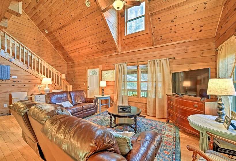 Creekside Bryson City Cabin W/ Private Hot Tub