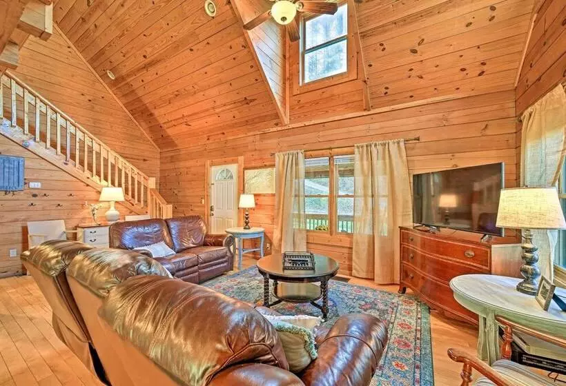 Creekside Bryson City Cabin W/ Private Hot Tub