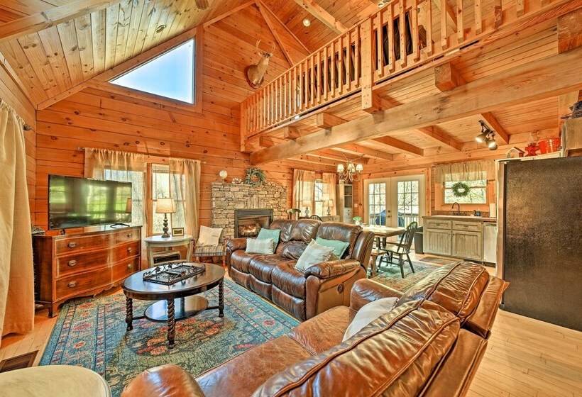 Creekside Bryson City Cabin W/ Private Hot Tub