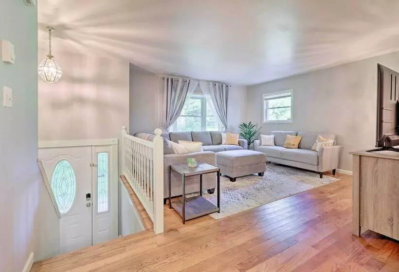 Hot Tub & Yard: Stroudsburg Home In Poconos