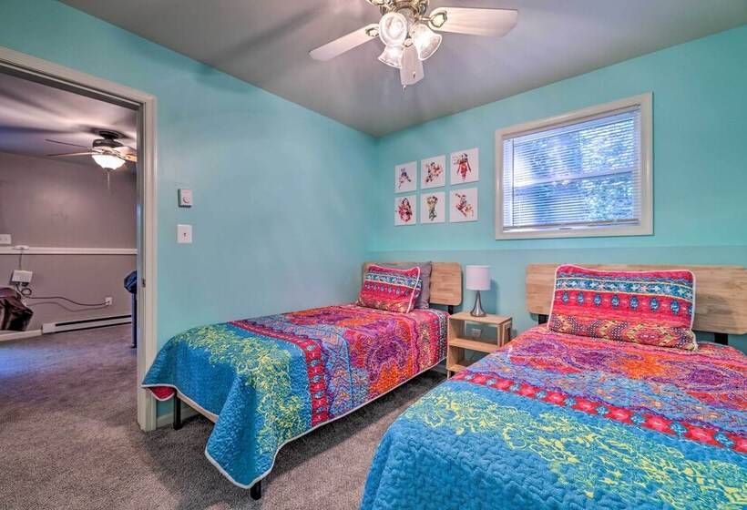 Hot Tub & Yard: Stroudsburg Home In Poconos