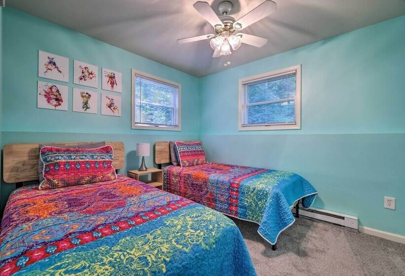 Hot Tub & Yard: Stroudsburg Home In Poconos