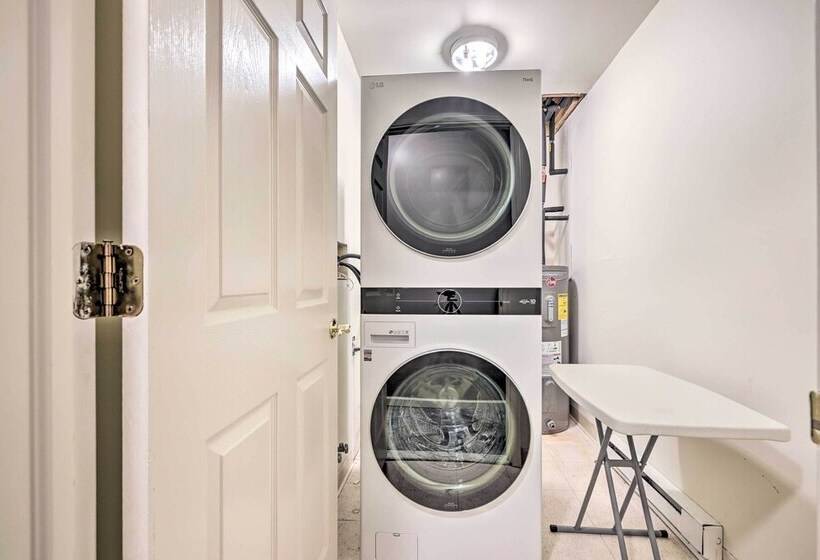 Hot Tub & Yard: Stroudsburg Home In Poconos