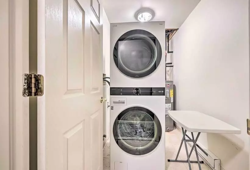 Hot Tub & Yard: Stroudsburg Home In Poconos