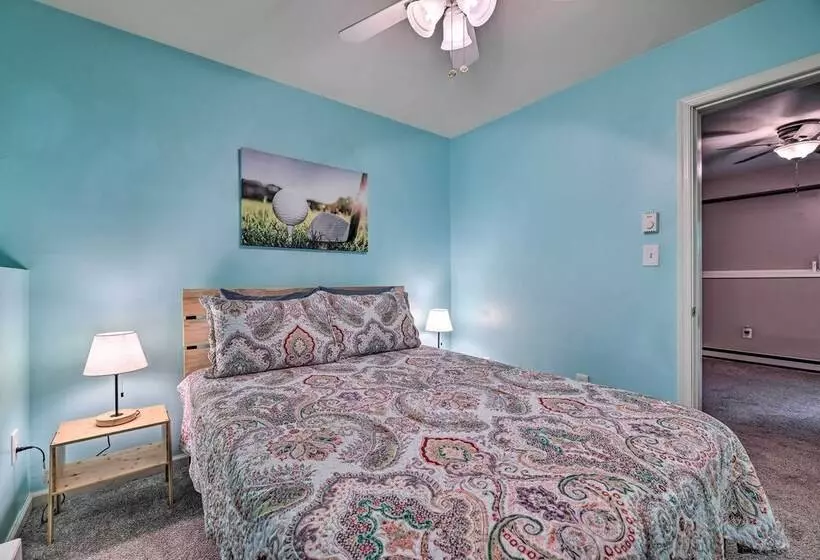 Hot Tub & Yard: Stroudsburg Home In Poconos