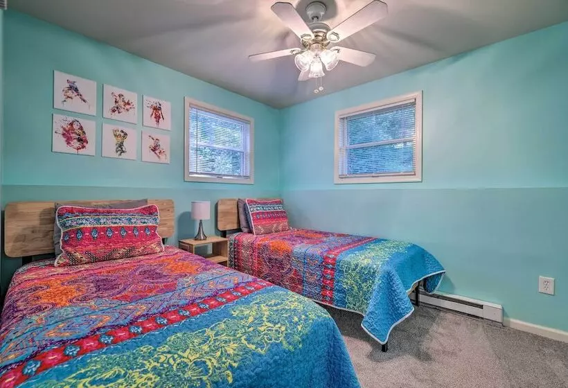 Hot Tub & Yard: Stroudsburg Home In Poconos