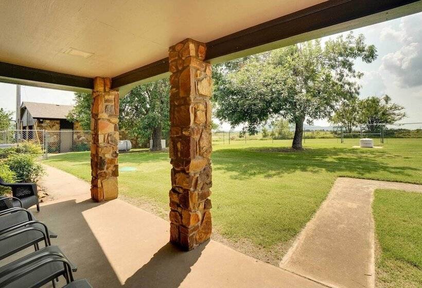 Spacious Country Home Near Ft Sill & Medicine Park