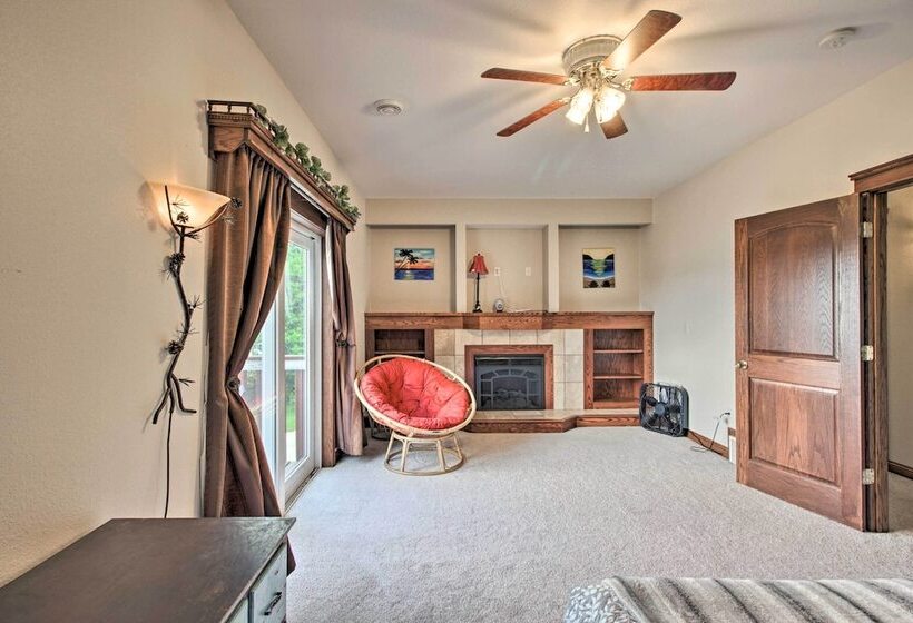 Spacious Frazee Home W/ Direct Lake Access!