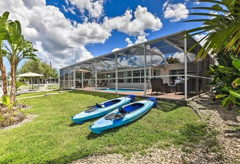 Stunning Palmetto Home W/ Boat Dock & Kayaks!
