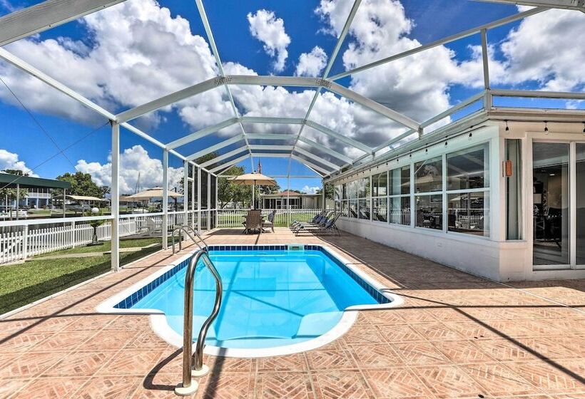 Stunning Palmetto Home W/ Boat Dock & Kayaks!